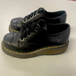 Women’s size 6 Dr Martens